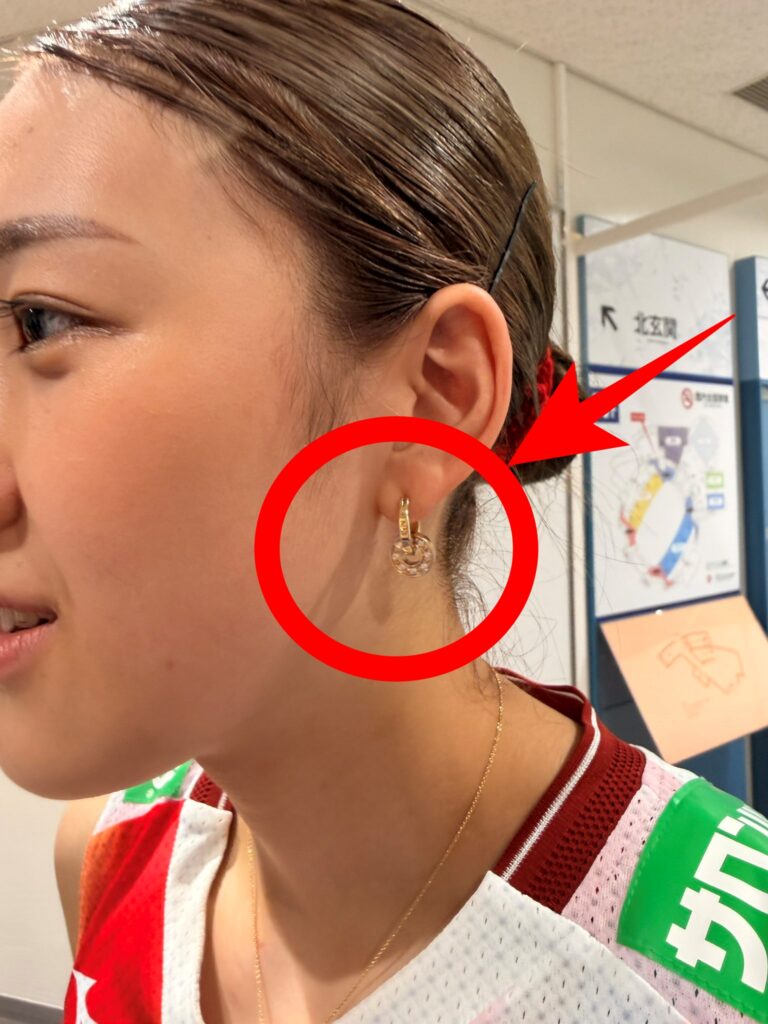 佐藤淑乃選手のピアス